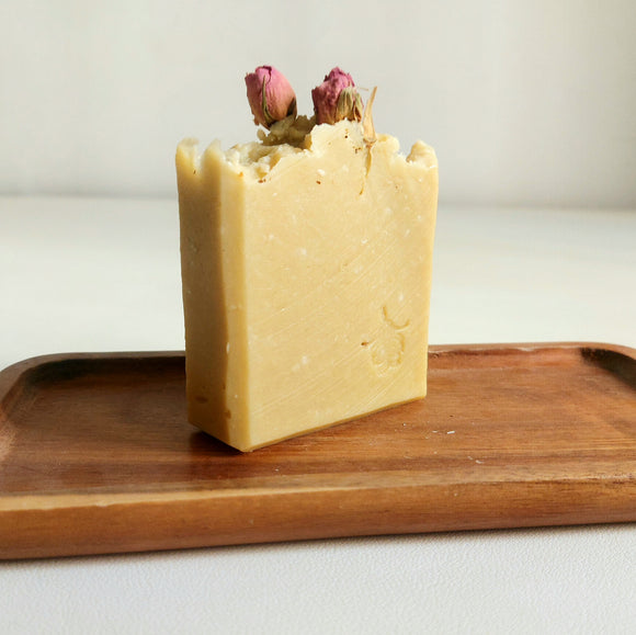 Milky Petals Soap. Moisturizing natural soap with shea butter, goat milk, and rose oil. Decorated with dry roses. Monarchess Natural Luxuries skin care products. Monarchess, Amman, Irbid, Jordan
