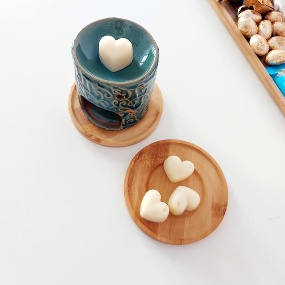 Melts my Heart scented natural soy wax and bee wax melts. Available in 5 scents: rose, lavender, coconut and vanilla, orchid, and sandalwood. Monarchess Natural Luxuries skin care products. Monarchess, Amman, Irbid, Jordan